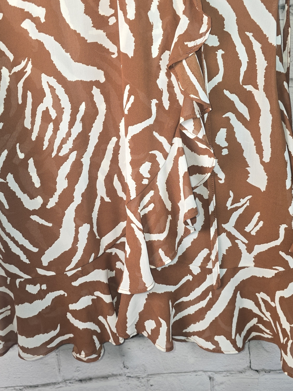 C'ISA ZEBRA FAUX WRAP MINI DRESS RUFFLES LONG SLEEVE V NECK SMOCKED CUFF M NWT - Picture 11 of 11